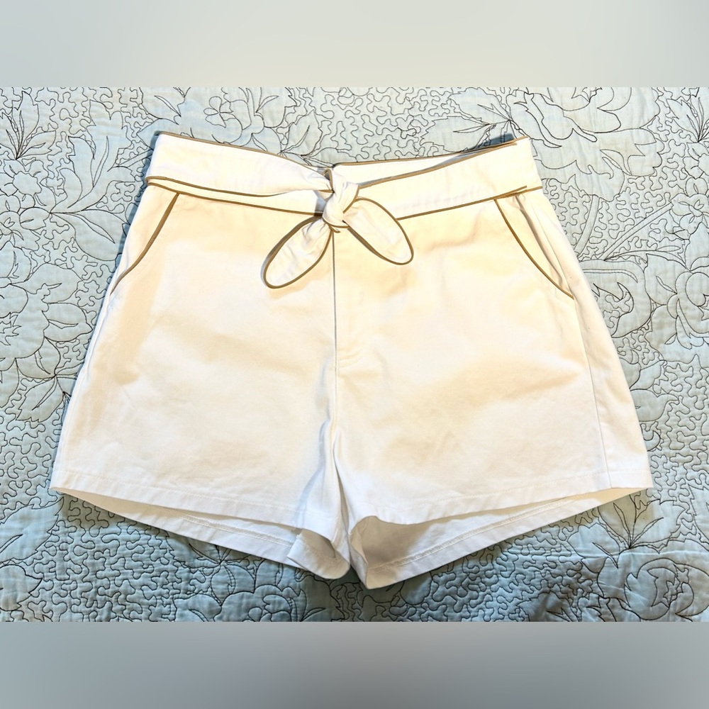 GILLI White Cotton and Tan Piping  Self Tie Belted Preppy Dress Shorts Sz L - Picture 2 of 12